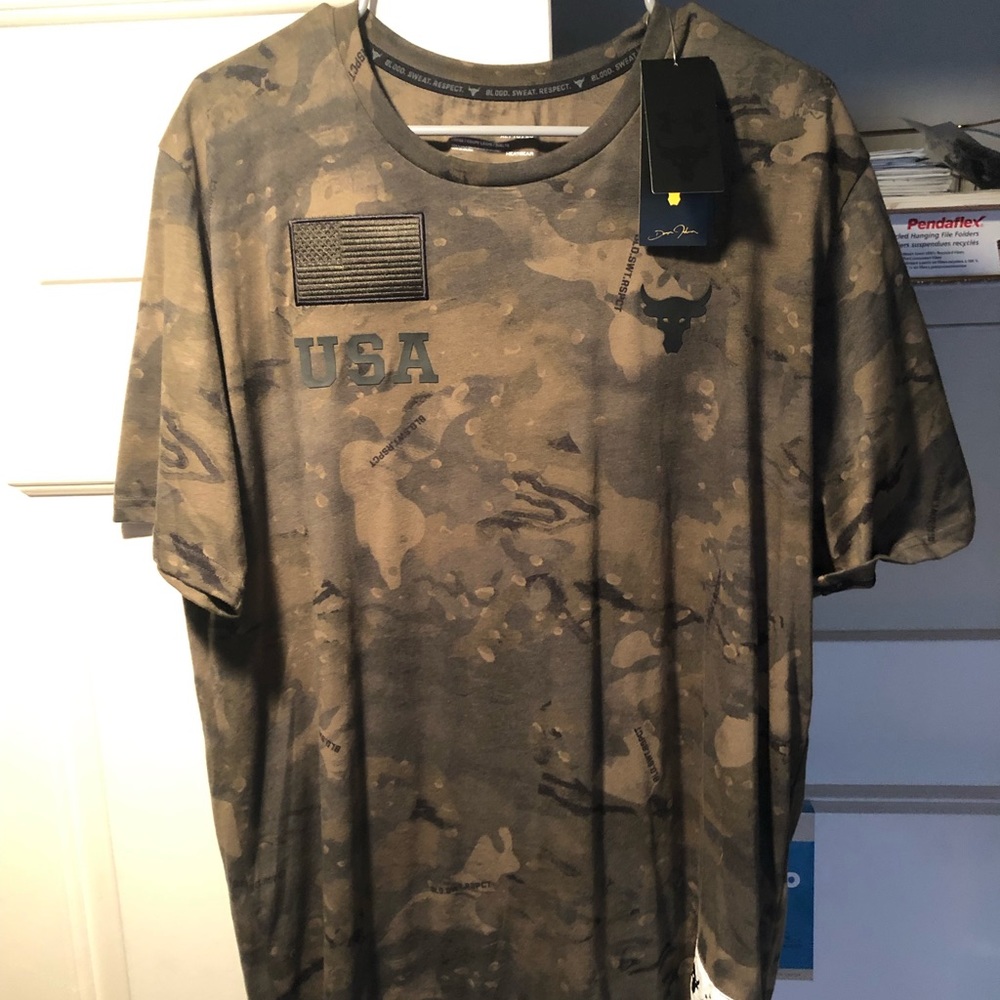 Under armor. Project Rock. USA Flag Veterans Day. Camo Shirt XL. New with tags